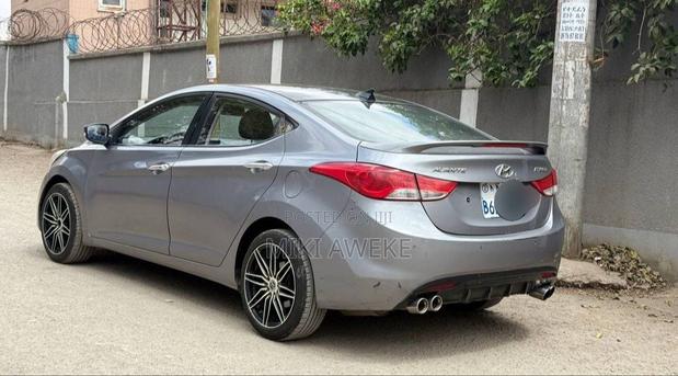 Hyundai Avante 2011 Silver