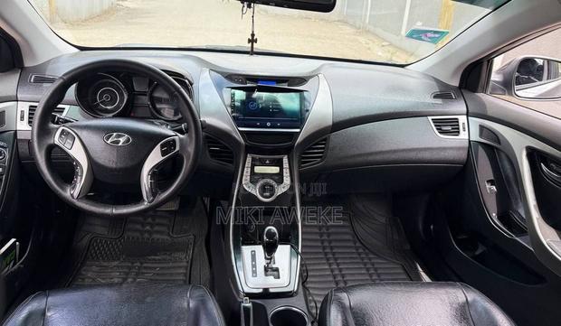 Hyundai Avante 2011 Silver