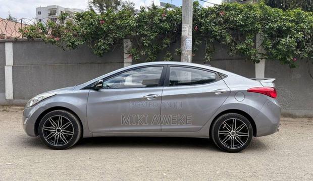 Hyundai Avante 2011 Silver