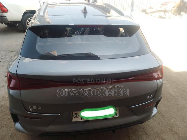 BYD E2 43 kWh 94 hp FWD 2025 Gray