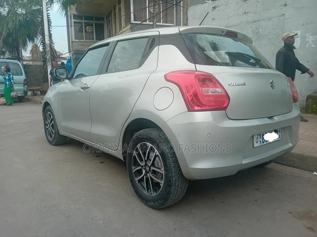 Suzuki Swift 2021 Silver