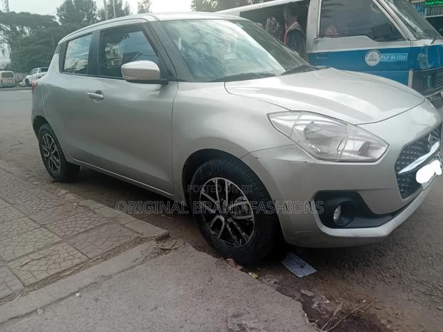 Suzuki Swift 2021 Silver