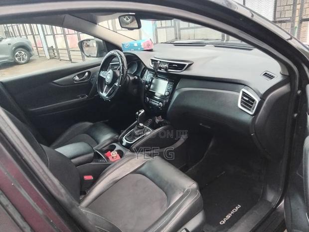 Nissan Qashqai 2017 Black