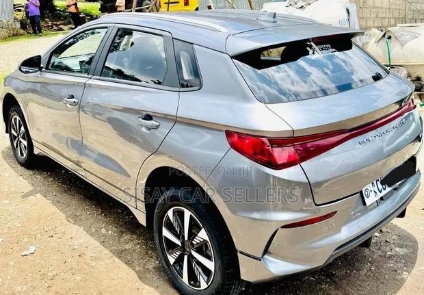BYD E2 43 kWh 94 hp FWD 2024 Silver
