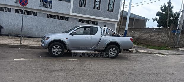 Mitsubishi L200 2008 Silver