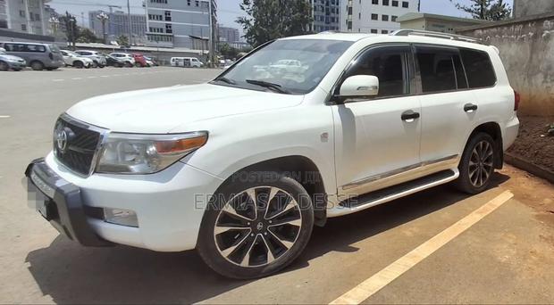 Toyota Land Cruiser 4.6 V8 GX 2010 White