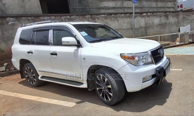 Toyota Land Cruiser 4.6 V8 GX 2010 White