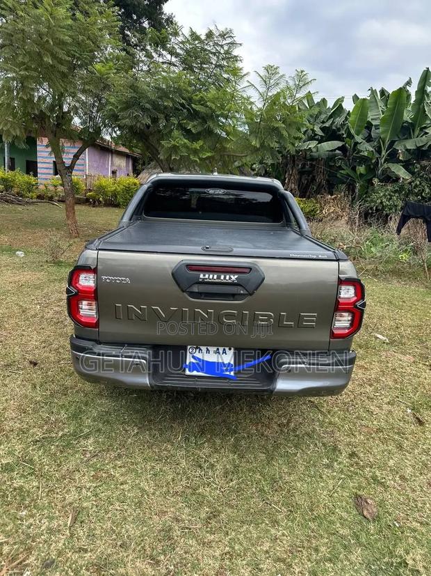 Toyota Hilux 2022 Gray