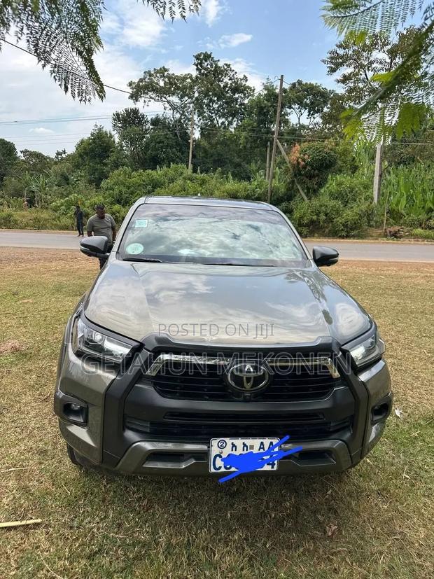 Toyota Hilux 2022 Gray