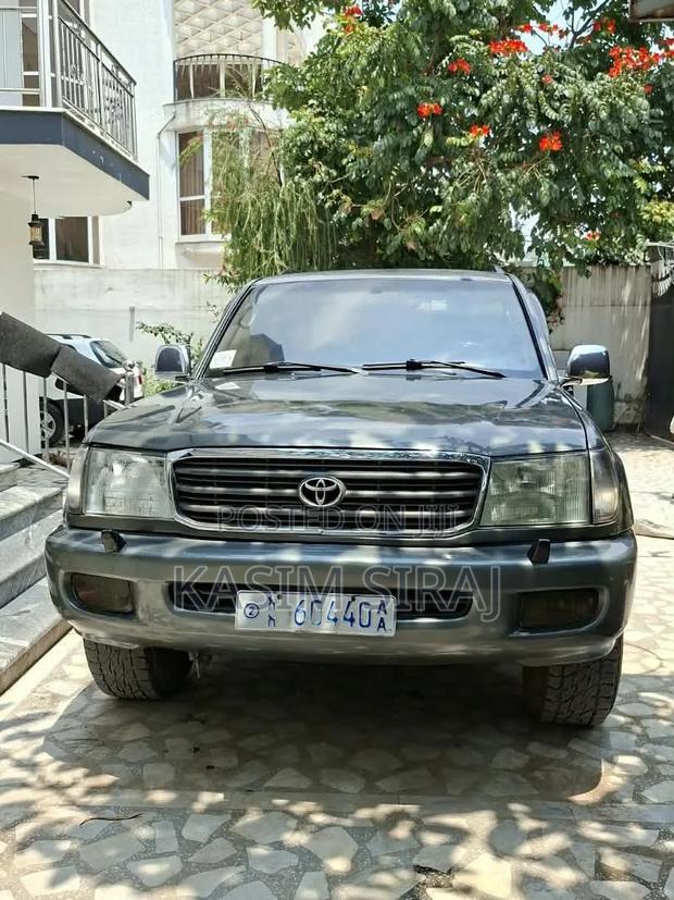 Toyota Land Cruiser HDJ 100 2001 Blue