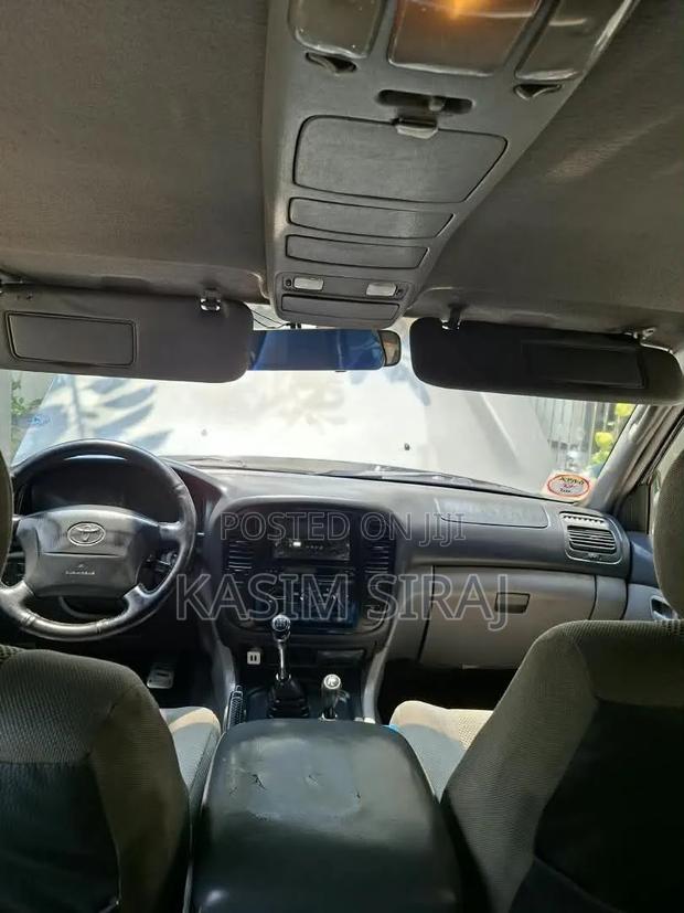 Toyota Land Cruiser HDJ 100 2001 Blue
