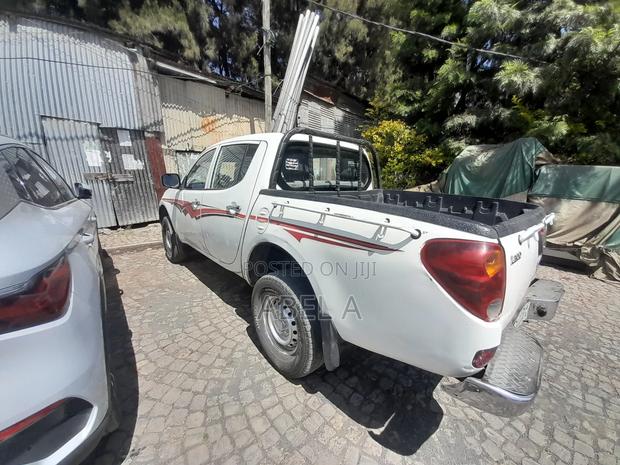 Mitsubishi L200 2008 White