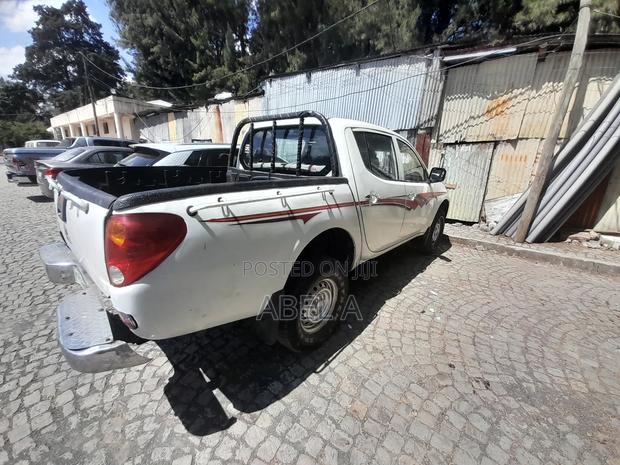 Mitsubishi L200 2008 White