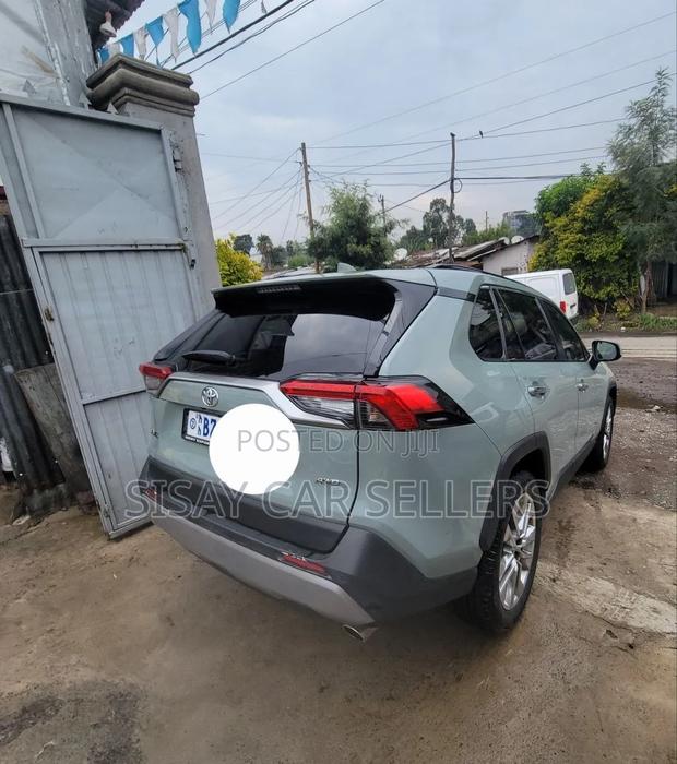 Toyota RAV4 2021 Blue