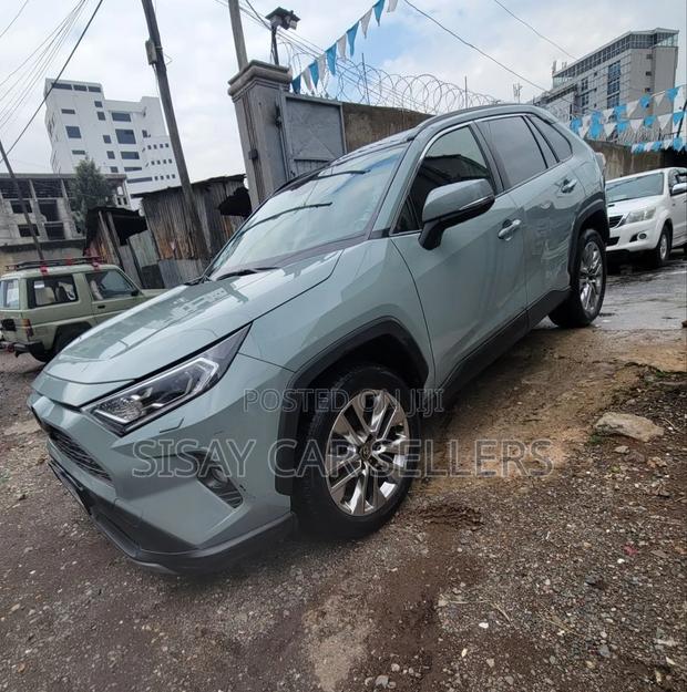 Toyota RAV4 2021 Blue