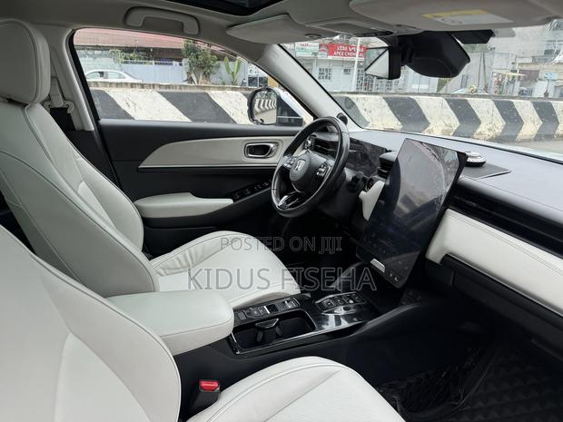 Honda e:NS1 2023 White