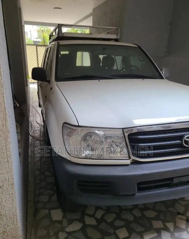 Toyota Land Cruiser 2006 White