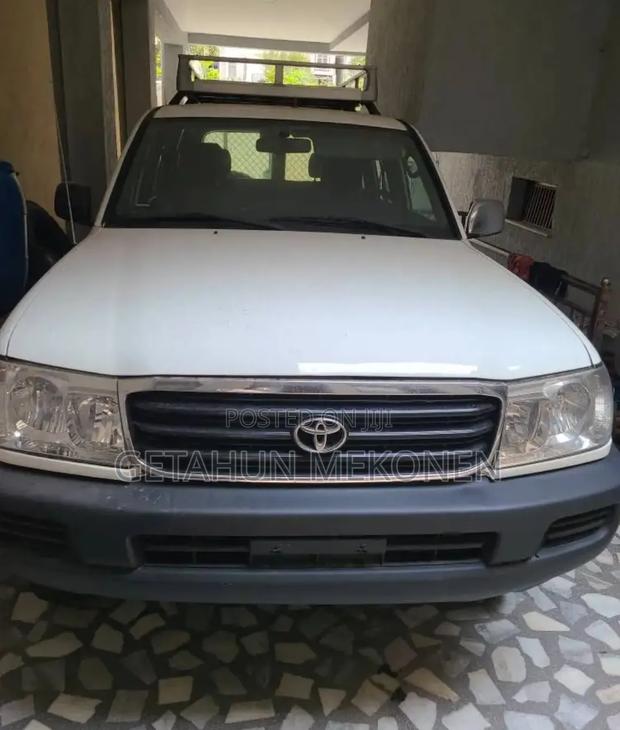Toyota Land Cruiser 2006 White
