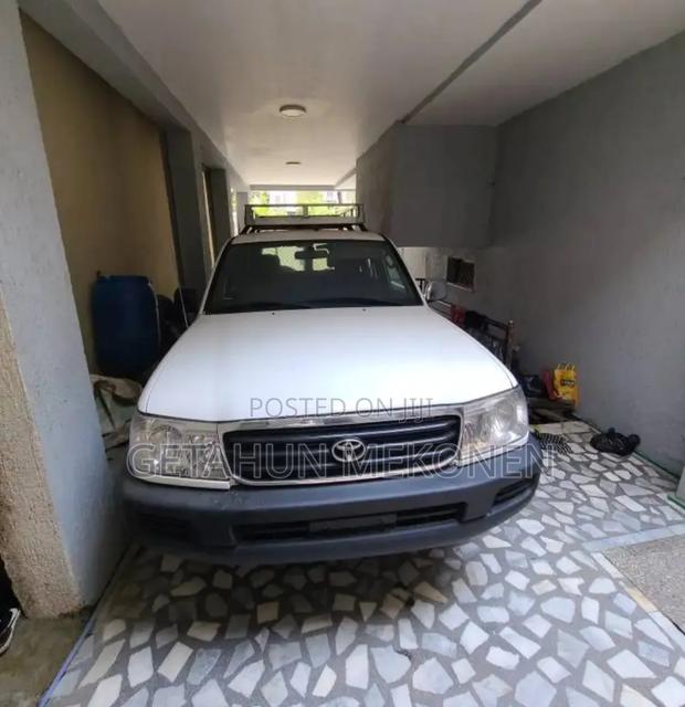 Toyota Land Cruiser 2006 White