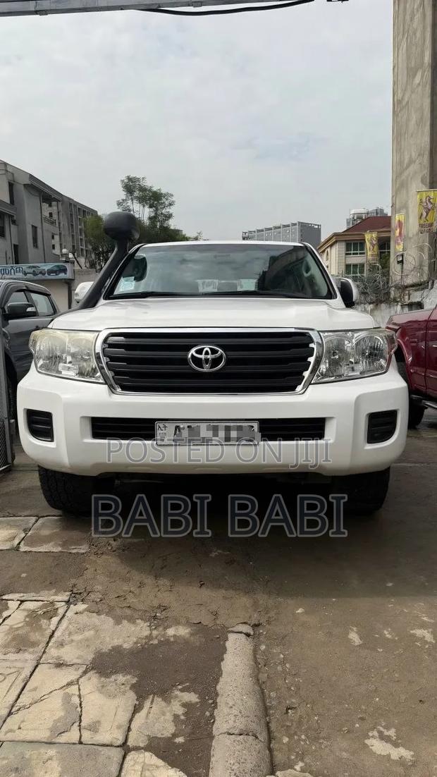 Toyota Land Cruiser 2014 White