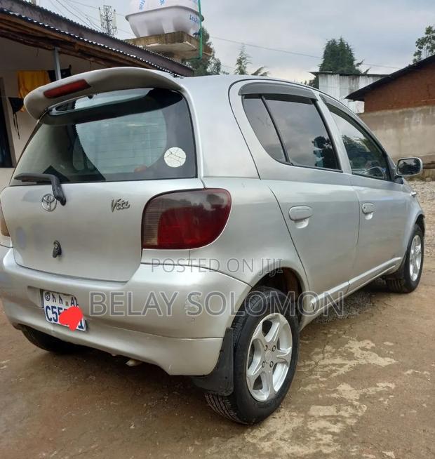 Toyota Vitz 2001 Silver