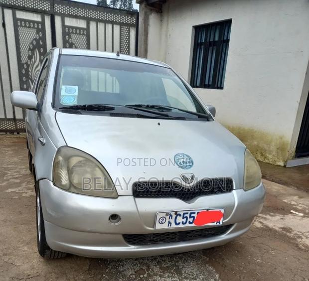 Toyota Vitz 2001 Silver