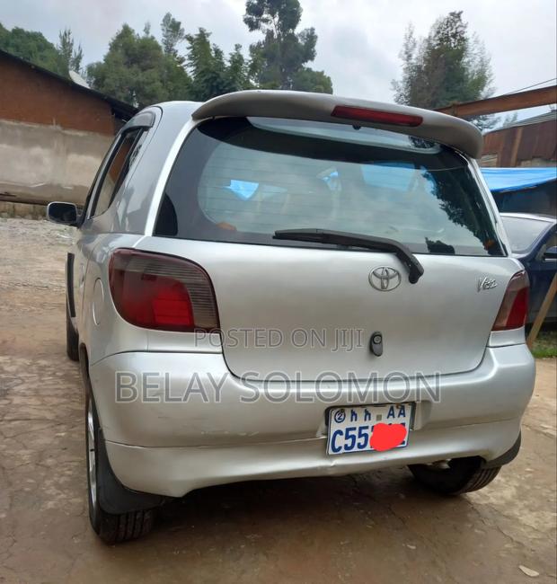 Toyota Vitz 2001 Silver