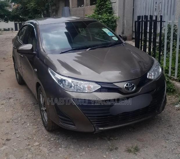 Toyota Yaris 2020 Brown