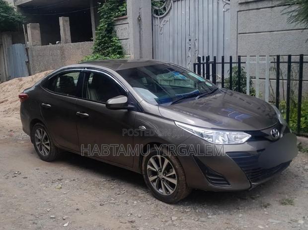 Toyota Yaris 2020 Brown