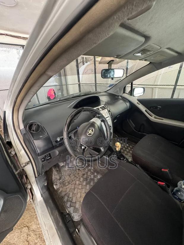 Toyota Yaris 2006 Gray