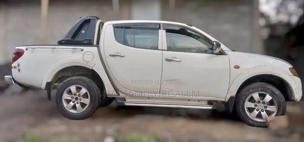 Mitsubishi L200 2008 White