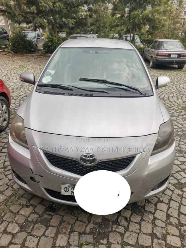 Toyota Yaris 2010 Purple