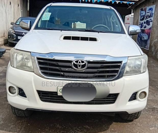 Toyota Hilux 3.0 D-4D 4x4 2013 White