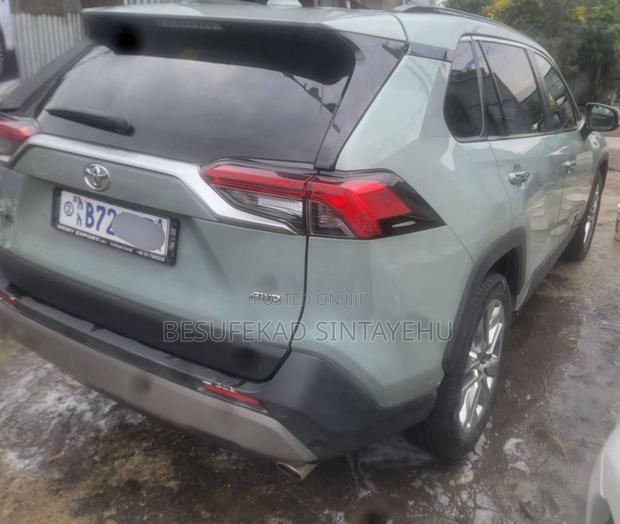 Toyota RAV4 2020 Gray