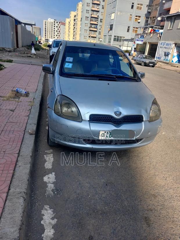 Toyota Vitz 2001 Silver