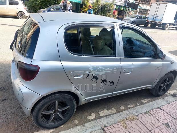 Toyota Vitz 2001 Silver