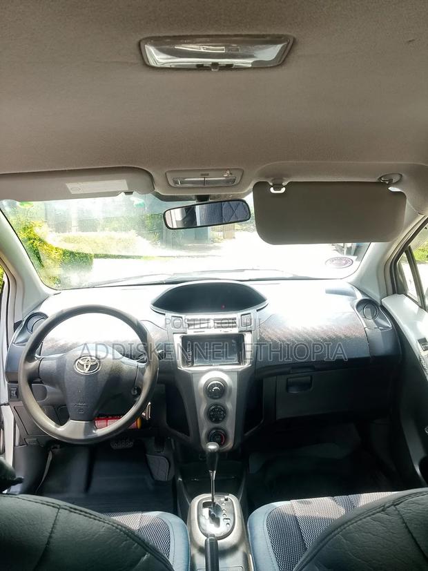 Toyota Yaris 2010 Silver