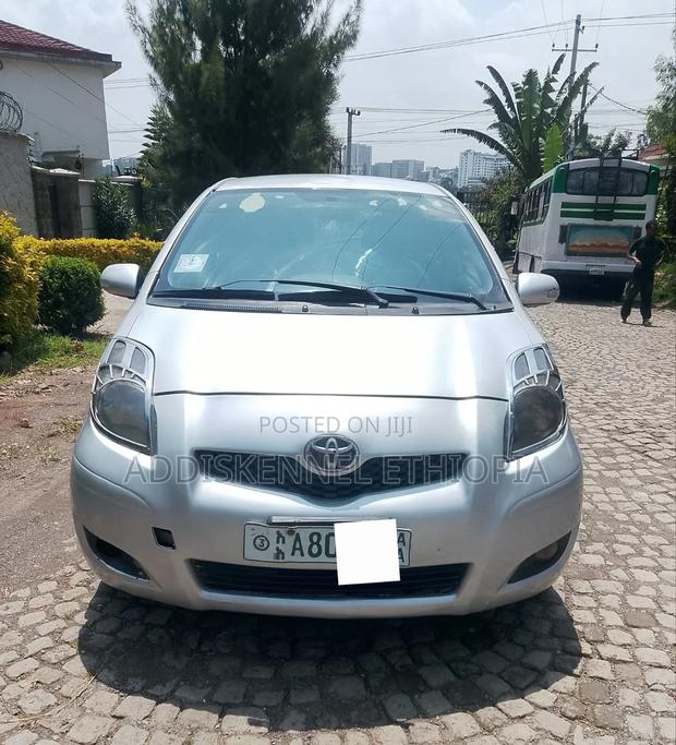 Toyota Yaris 2010 Silver
