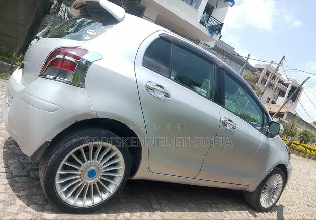 Toyota Yaris 2010 Silver