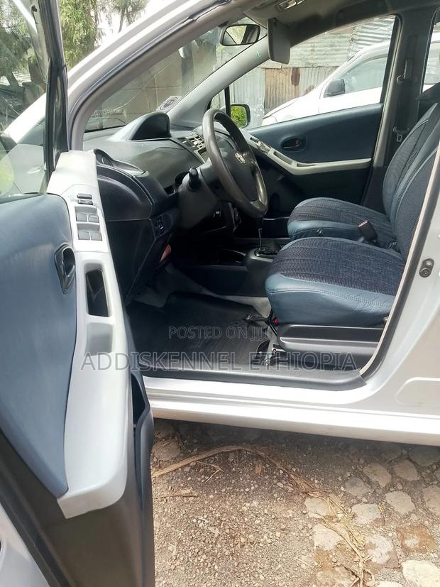 Toyota Yaris 2010 Silver