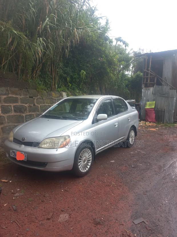 Toyota Platz 2000 Silver