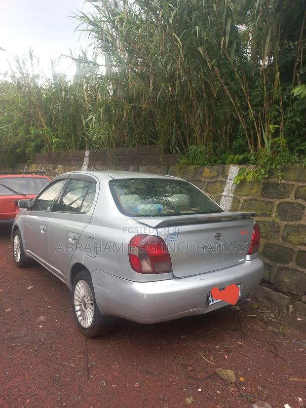 Toyota Platz 2000 Silver