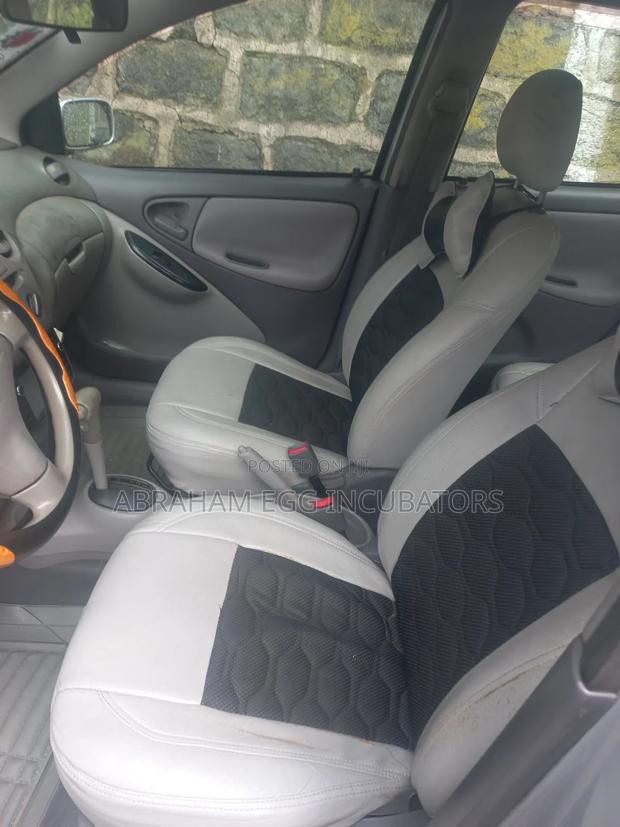 Toyota Platz 2000 Silver