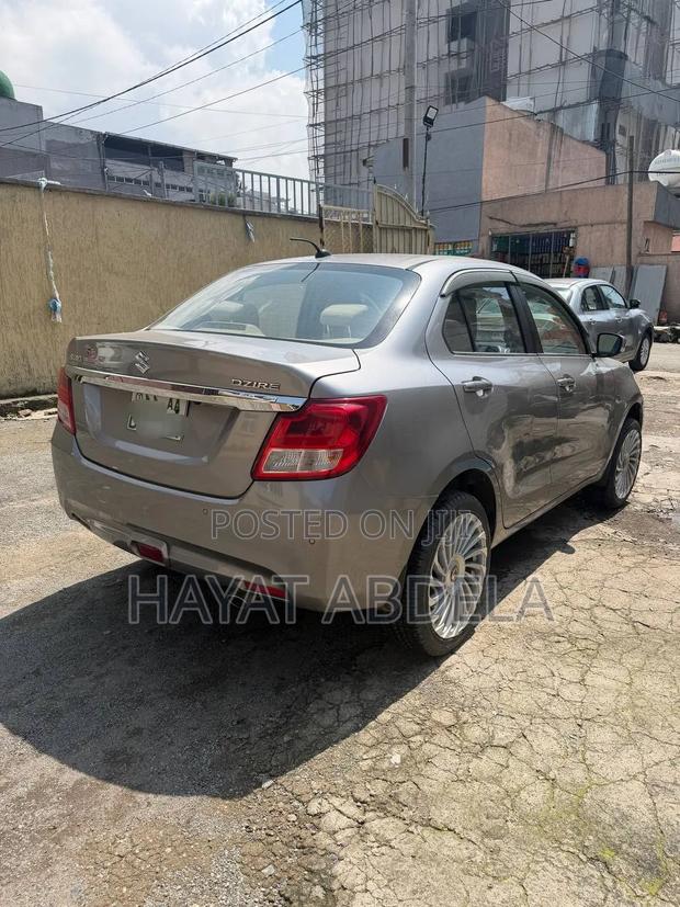 Suzuki Dzire 2022 Silver