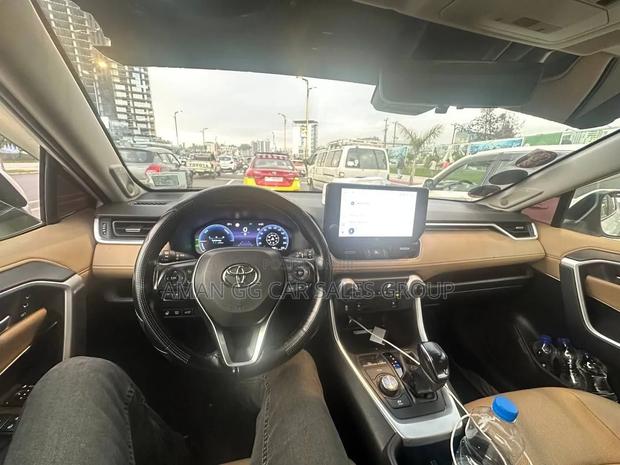 Toyota RAV4 2022 White