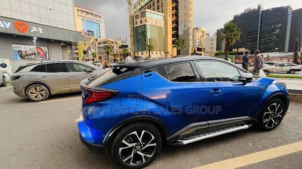 Toyota C-HR 2021 Blue