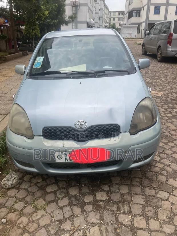Toyota Vitz 2004 Blue