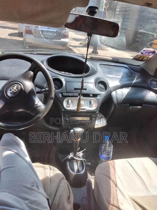 Toyota Vitz 2004 Blue
