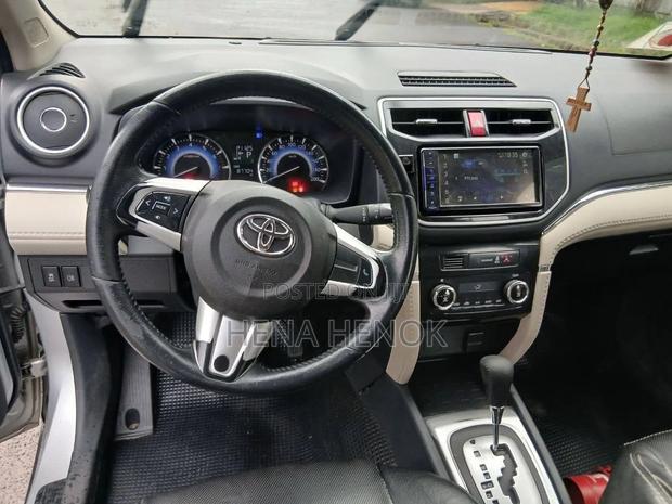 Toyota Rush 2021 Silver