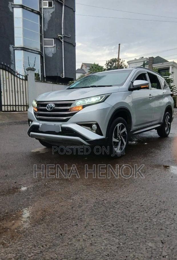 Toyota Rush 2021 Silver